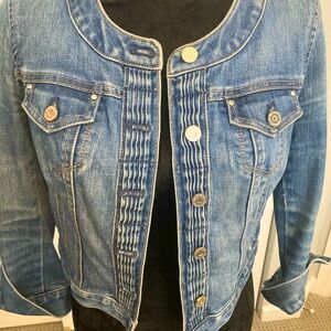 Size 2 cropped denim jacket from White House Black Market. Peter Pan collar.!